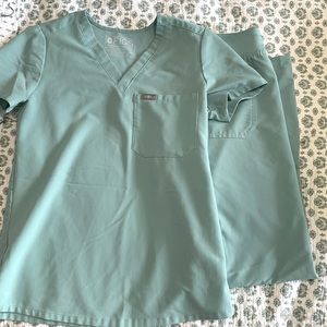 Figs technical collection XXS top and pants set